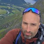 Nicos tjener